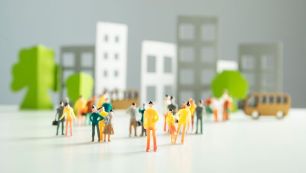 Miniatura di persone che partecipano alla cittadinanza
