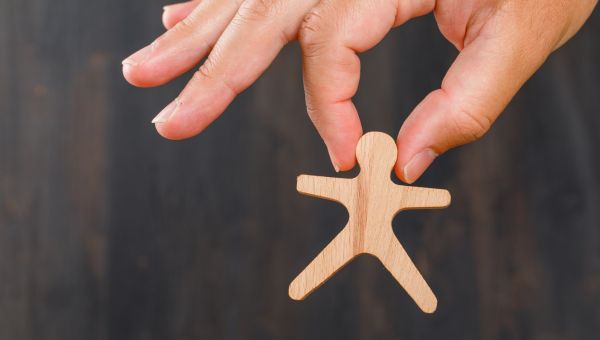Dalla solitudine alla relazione: il ruolo degli spazi di incontro nei quartieri